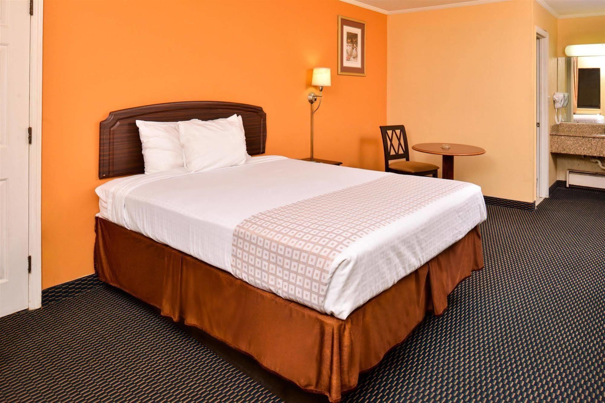 Loyalty Inn Rockingham Esterno foto